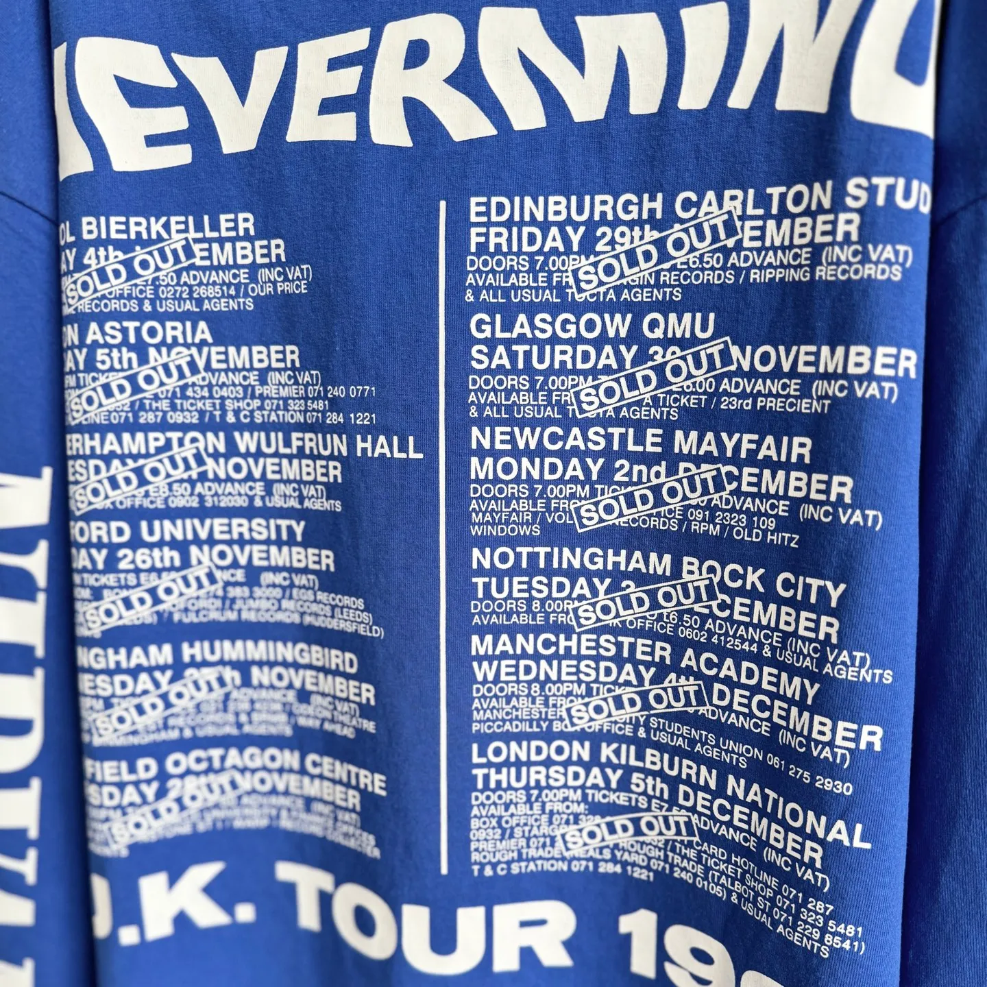 P158 # CTS-103 Nirvana Band Nevermind Special Tour Limited Long Sleeve Original washed 280g heavyweight fabric Retro single-stitch sky-and-ground stitching Heavy Assute fermentation mill washing water American thermosetting ink printing Size: S M L After the show, Kurt formally proposed to Courtney, the lead singer of The Hole band, behind the scenes, leaving behind this historic photo. The entire dress was made using the most common and complex single-needle sewing process (commonly known as the single-thread heaven-and-earth stitch) found in retro Vintage brands such as Saint Michael.